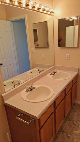 804 Moon Glow DR, Leander, TX 78641