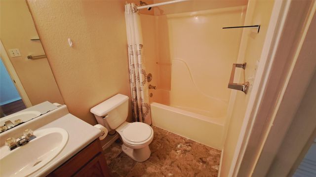 804 Moon Glow DR, Leander, TX 78641