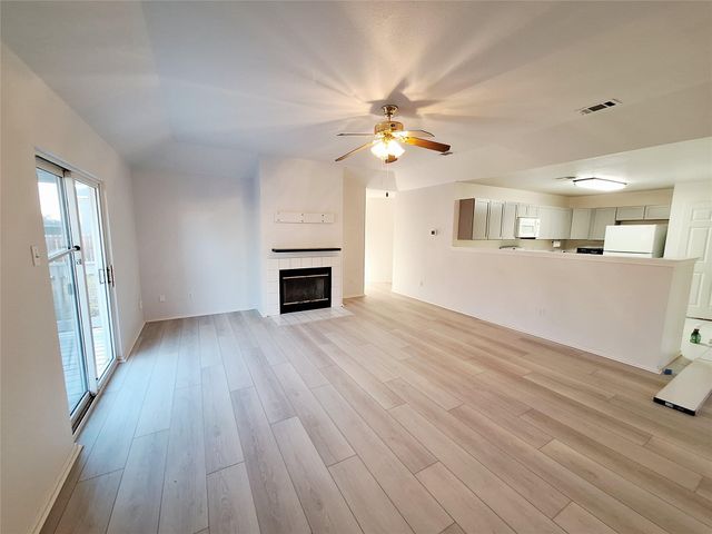 804 Moon Glow DR, Leander, TX 78641