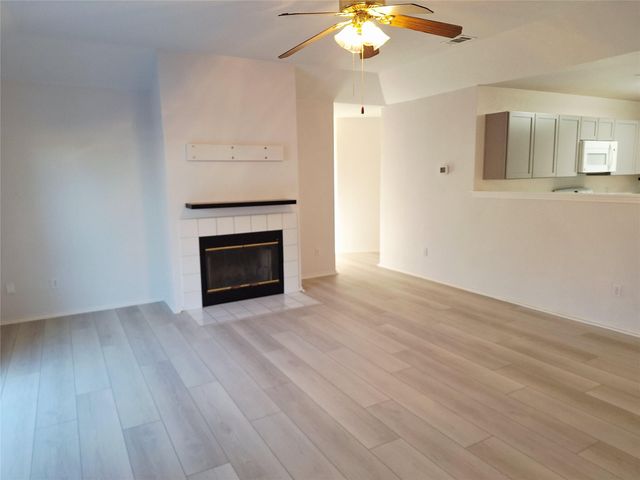 804 Moon Glow DR, Leander, TX 78641