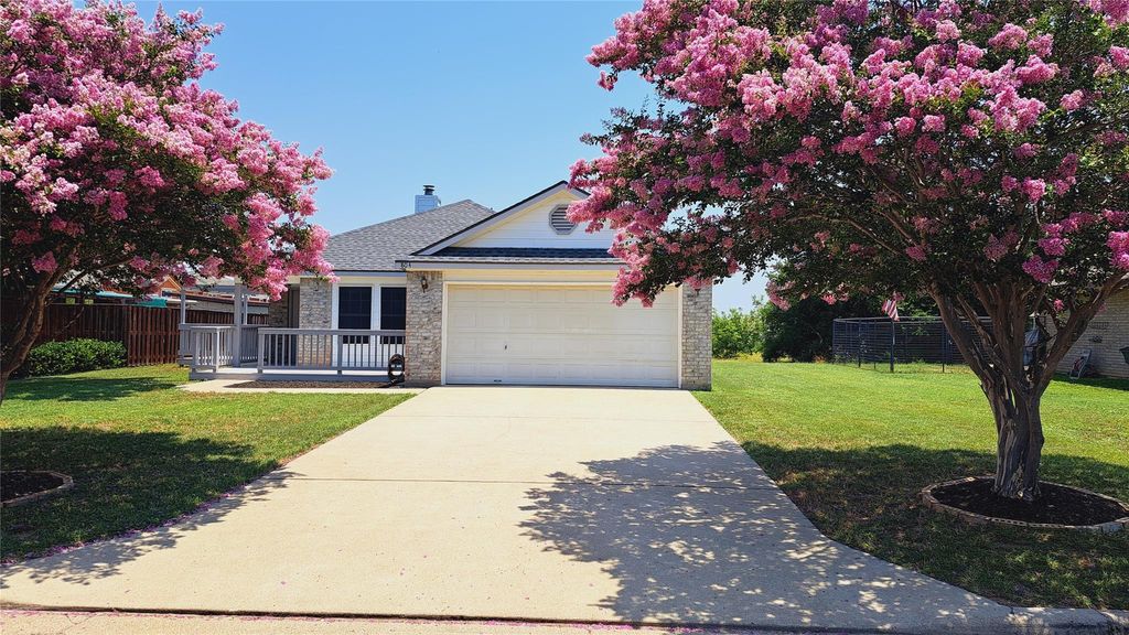 804 Moon Glow DR, Leander, TX 78641