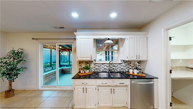 2711 Bishop Drive, Rogers, AR 72756