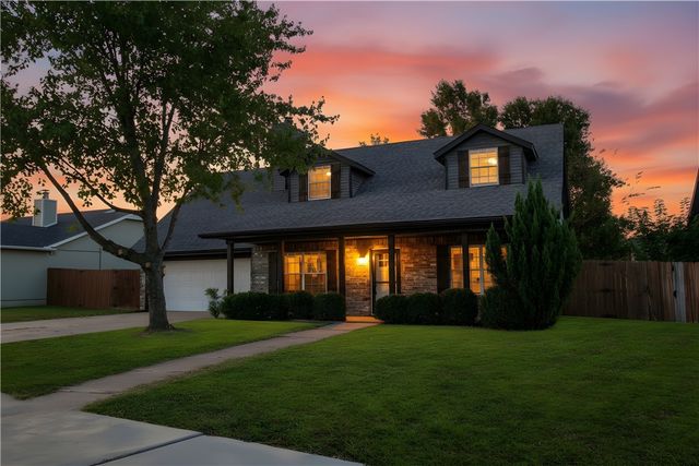 2711 Bishop Drive, Rogers, AR 72756