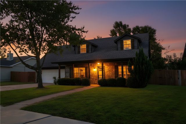 2711 Bishop Drive, Rogers, AR 72756