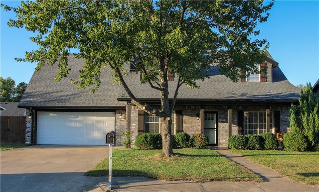 2711 Bishop Drive, Rogers, AR 72756