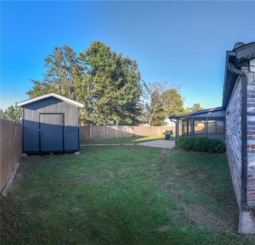 2711 Bishop Drive, Rogers, AR 72756