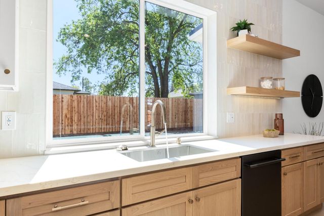 8924 Maple Hill Ln, Orangevale, CA 95662