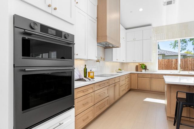 8924 Maple Hill Ln, Orangevale, CA 95662