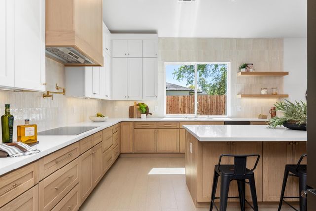 8924 Maple Hill Ln, Orangevale, CA 95662