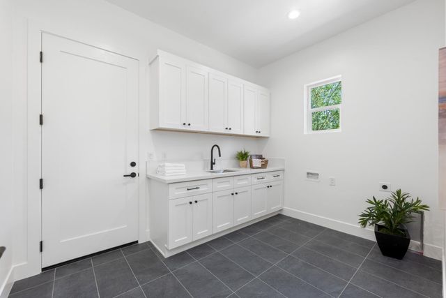 8924 Maple Hill Ln, Orangevale, CA 95662