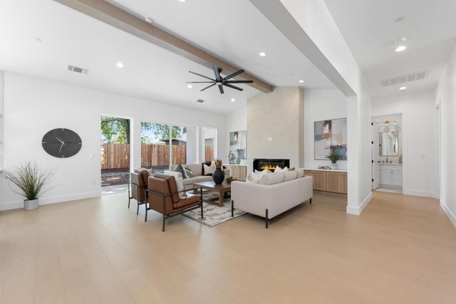 8924 Maple Hill Ln, Orangevale, CA 95662