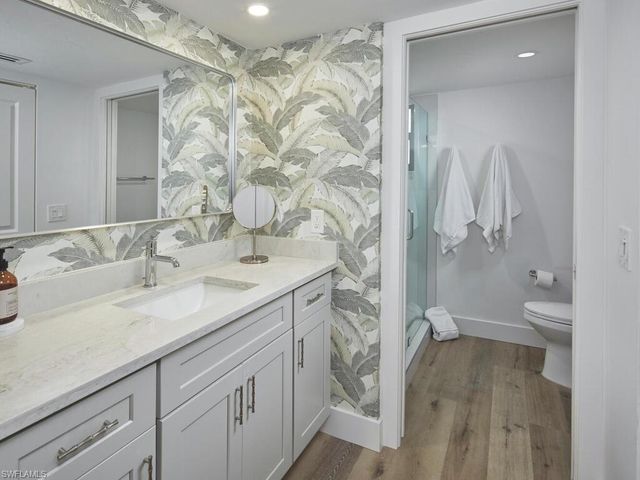 600 Neapolitan WAY 230, Naples, FL 34103