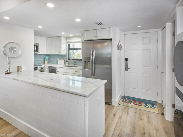 600 Neapolitan WAY 230, Naples, FL 34103