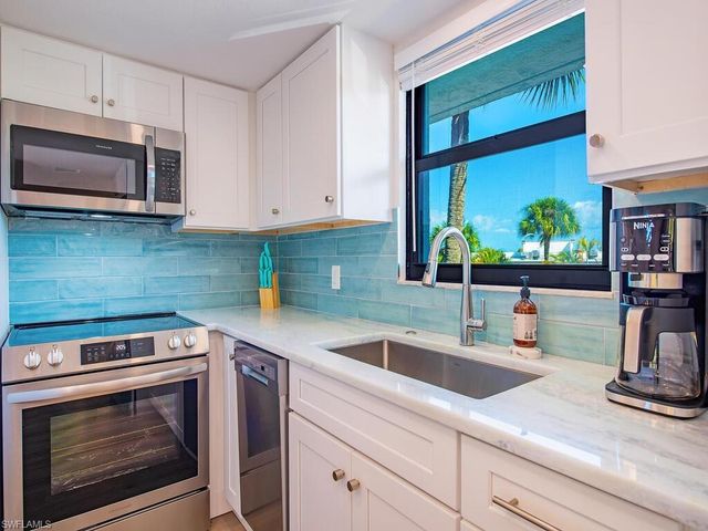 600 Neapolitan WAY 230, Naples, FL 34103