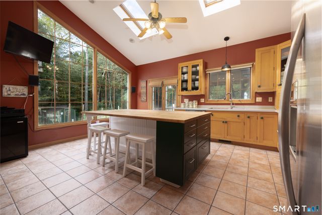 41 Wilson Drive, Oxford, CT 06478