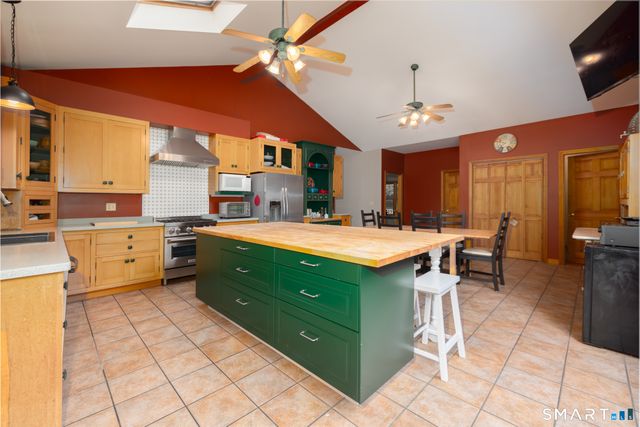 41 Wilson Drive, Oxford, CT 06478