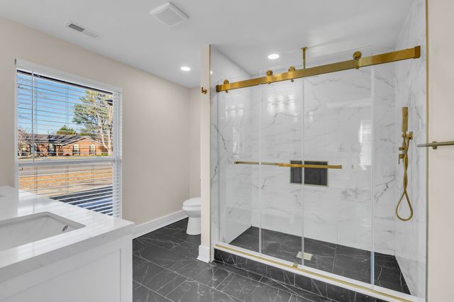 1819 Haynes Dr, Murfreesboro, TN 37129