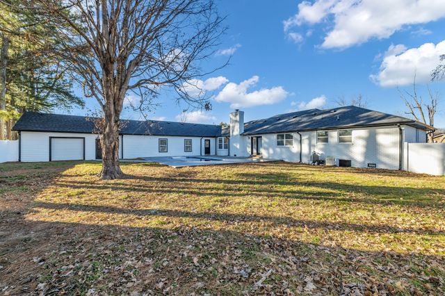 1819 Haynes Dr, Murfreesboro, TN 37129