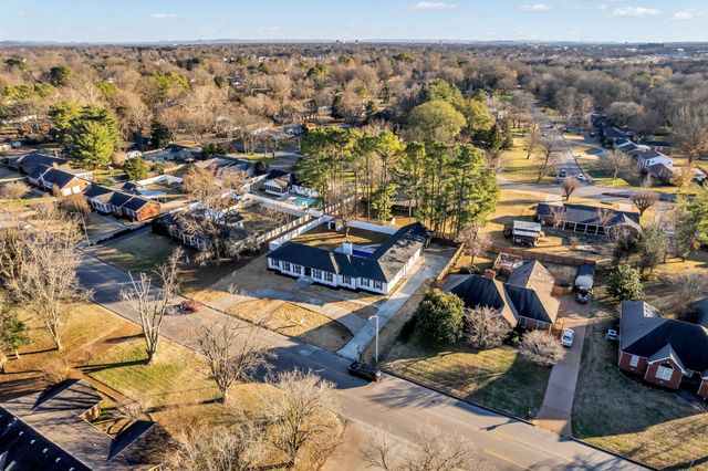 1819 Haynes Dr, Murfreesboro, TN 37129