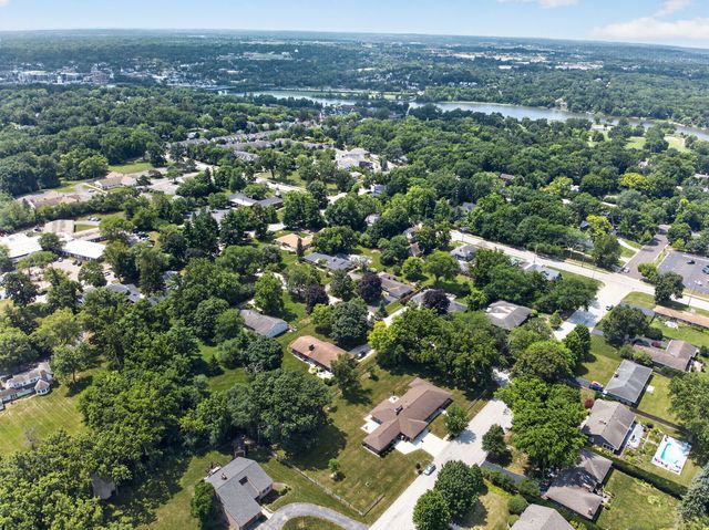 601 Marion Avenue, St. Charles, IL 60174