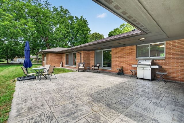 601 Marion Avenue, St. Charles, IL 60174