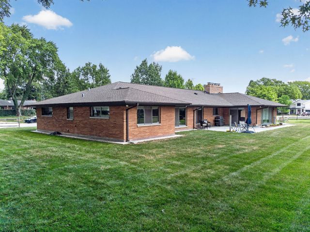 601 Marion Avenue, St. Charles, IL 60174