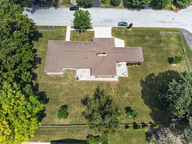 601 Marion Avenue, St. Charles, IL 60174