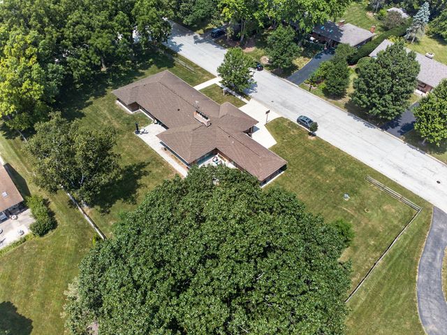 601 Marion Avenue, St. Charles, IL 60174