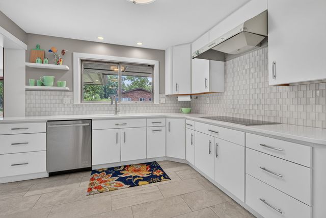601 Marion Avenue, St. Charles, IL 60174