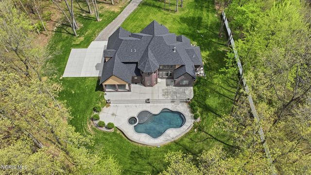 2415 N Crissey Road, Sylvania, OH 43560