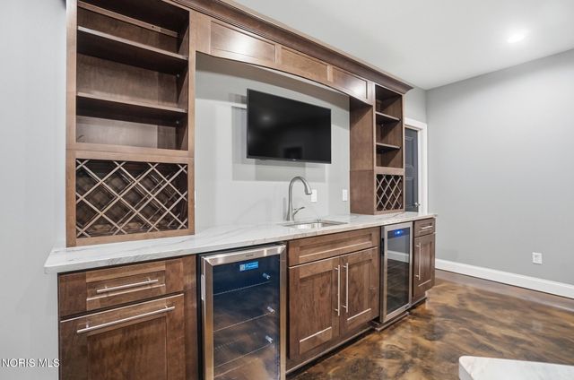 2415 N Crissey Road, Sylvania, OH 43560