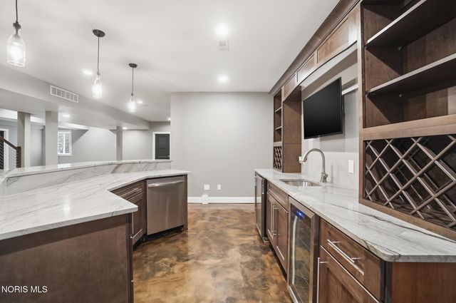2415 N Crissey Road, Sylvania, OH 43560