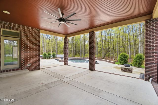 2415 N Crissey Road, Sylvania, OH 43560
