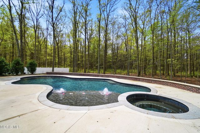 2415 N Crissey Road, Sylvania, OH 43560