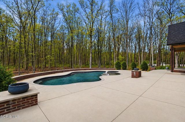 2415 N Crissey Road, Sylvania, OH 43560