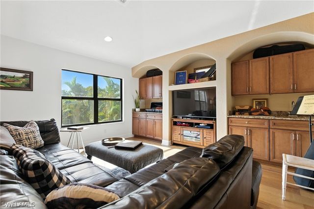 8843 Tropical CT, Fort Myers, FL 33908