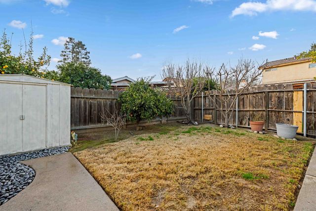 3913 Peacock Ln, Modesto, CA 95356