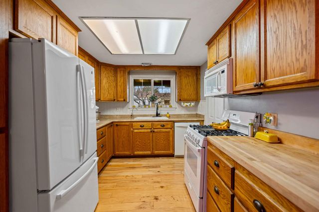 3913 Peacock Ln, Modesto, CA 95356