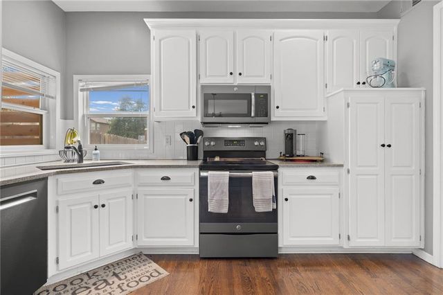 18713 W 160th Street, Olathe, KS 66062