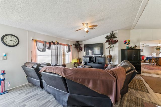 129 Eagle Ridge Drive, Waxahachie, TX 75165