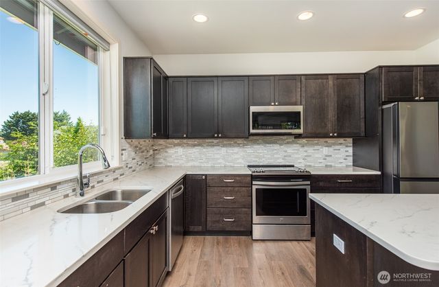 160 Blue Glacier Loop, Sequim, WA 98382