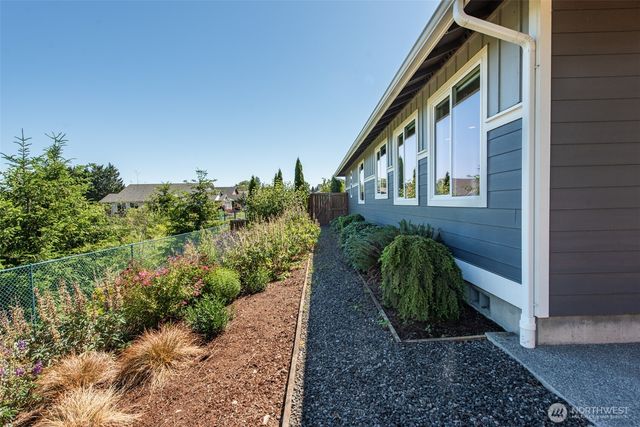 160 Blue Glacier Loop, Sequim, WA 98382