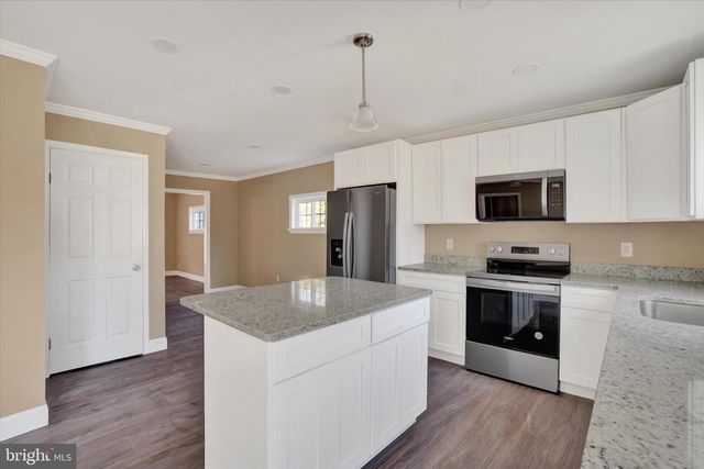 415 LAMPETER RD, Lancaster, PA 17602