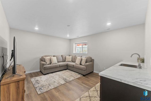 6600 W Amber St Street, Sioux Falls, SD 57107