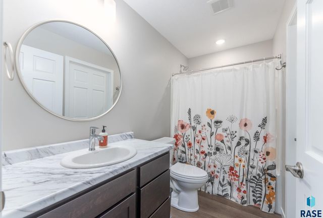 6600 W Amber St Street, Sioux Falls, SD 57107