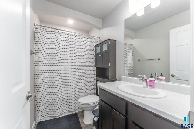 6600 W Amber St Street, Sioux Falls, SD 57107