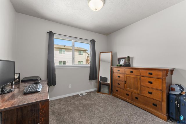 6600 W Amber St Street, Sioux Falls, SD 57107