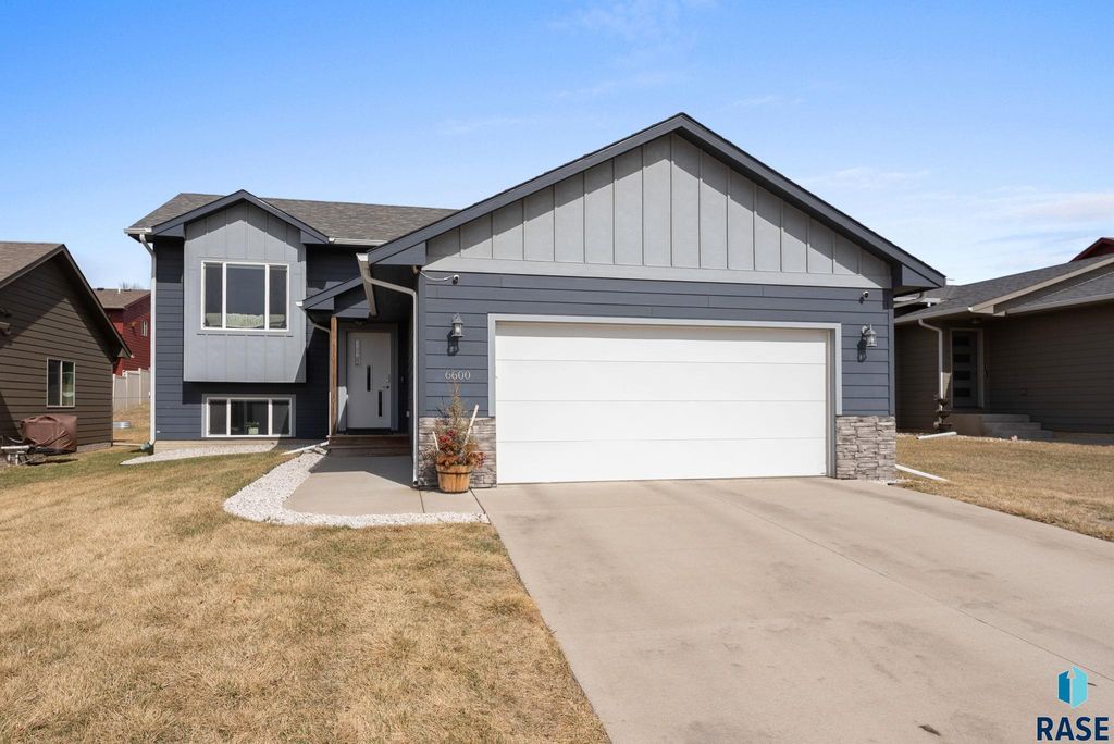 6600 W Amber St Street, Sioux Falls, SD 57107