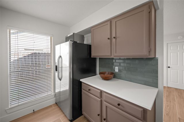 303 Knoll Forest Drive, League City, TX 77573