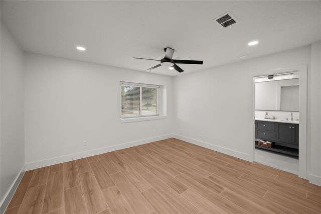 303 Knoll Forest Drive, League City, TX 77573